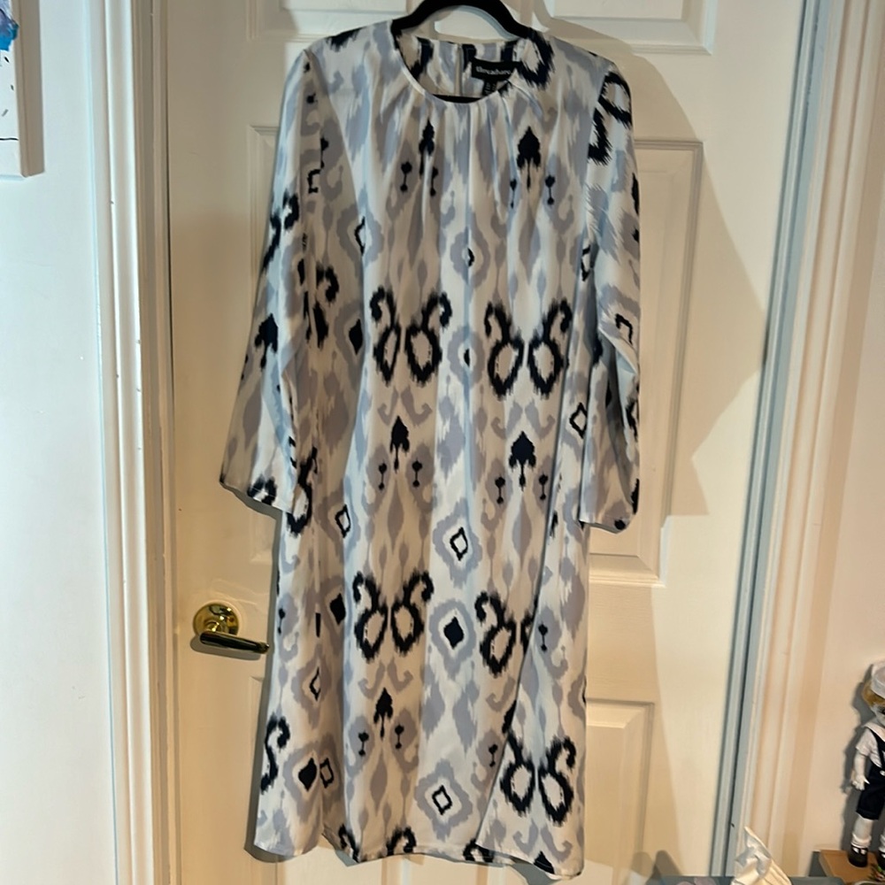 NWT Ladies size medium long sleeve maxi length dress